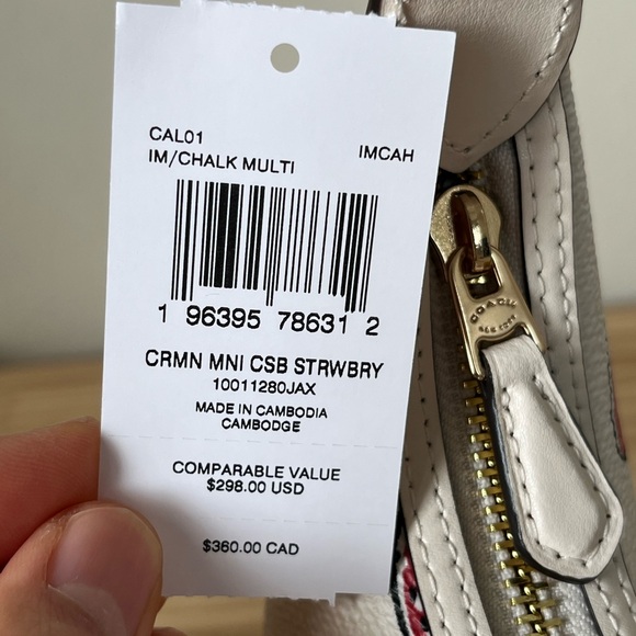 ✅Coach Carmen Mini Crossbody Bag With Strawberry Printed - Picture 8 of 14